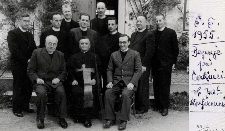 Janez Jalen (levo) - v družbi sobratov duhovnikov (foto: stareslike.cerknica.org - Jože Žnidaršič)