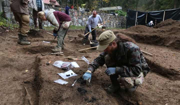 Izkopavanje Romov v Iški (foto: M. Pečovnik)