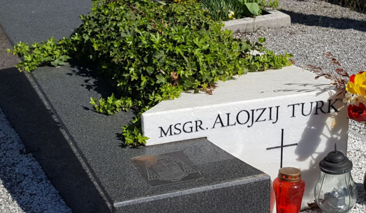 Grob msgr. Alojzija Turka (foto: www.najdigrob.si)