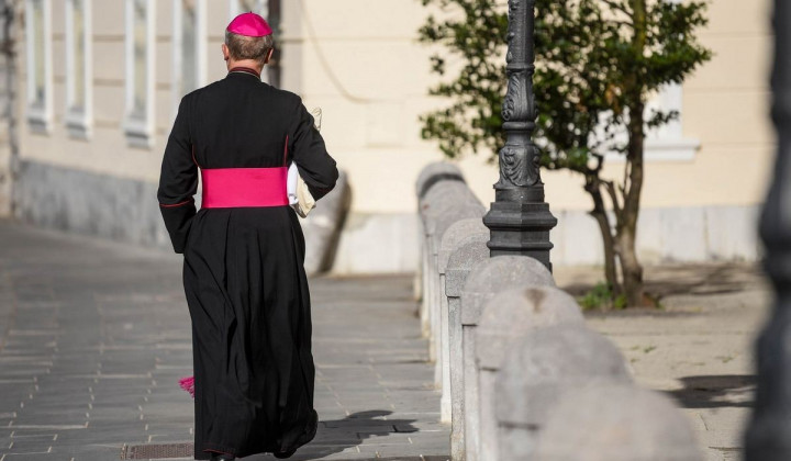 Škofje imajo vedno več težav, kam premestiti vedno manj duhovnikov ... (foto: Rok Mihevc)