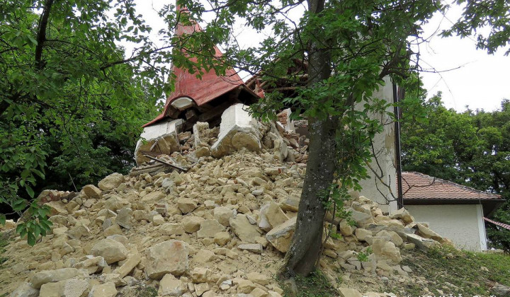 Zrušenje cerkve na Malem Vrhu pri Globokem (foto: Boris Kovačič)