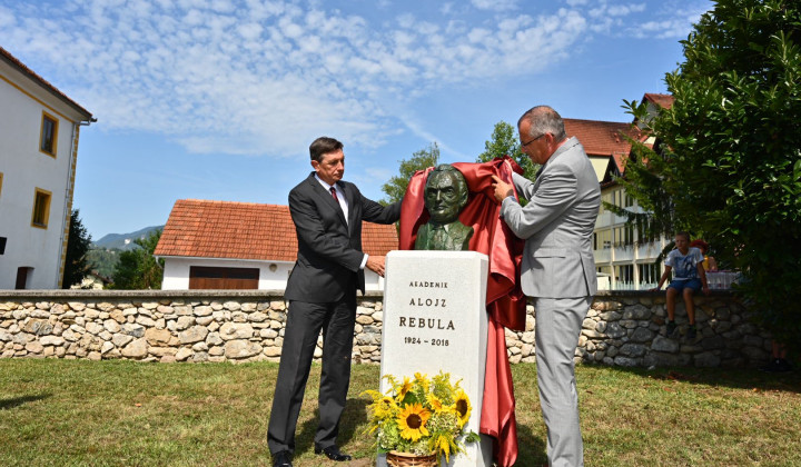 Odkritje kipa Alojza Rebule (foto: Twitter: Borut Pahor/UPRS)