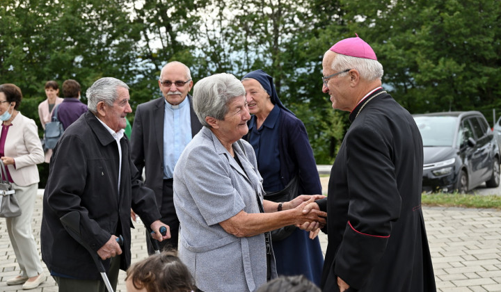 Srečanje bolnikov in ostarelih s škofom Glavanom (foto: Družina)