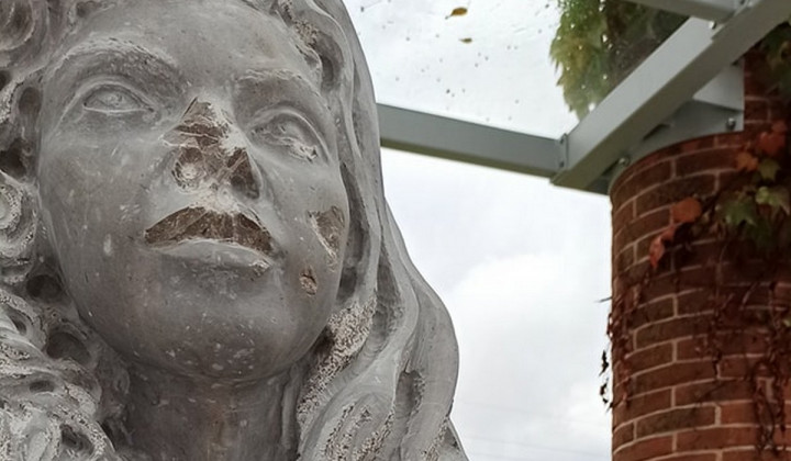 Poškodovan Marijin kip (foto: FB Župnija Podutik)