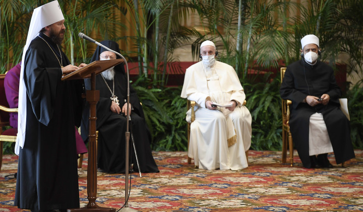 Papež s predstavniki verstev (foto: Divisione Produzione Fotografica)