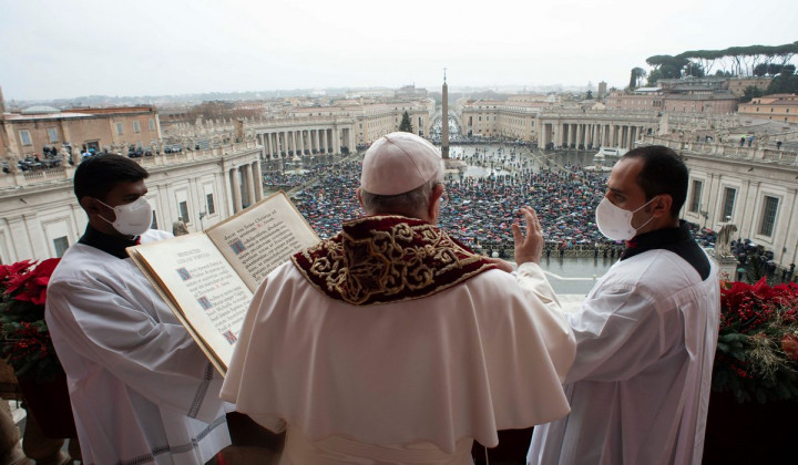 Urbi et orbi - blagoslov mestu in svetu (foto: Vatican media)