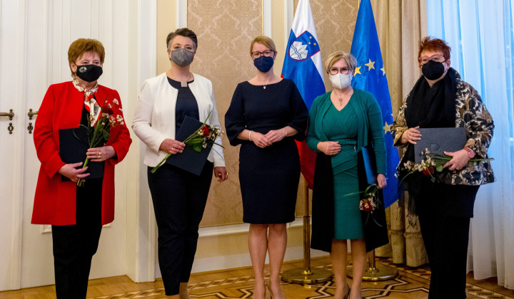 Ministrica Jaklitsch in parlamentarke Köleš Kiss, Voglauer, Antolič Vupora in Rojc (foto: Tamino Petelinsek/STA)