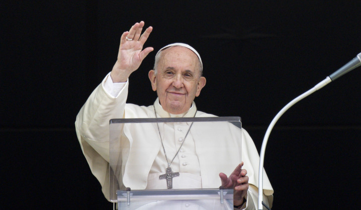 Papež pozdravlja romarje (foto: Divisione Produzione Fotografica)