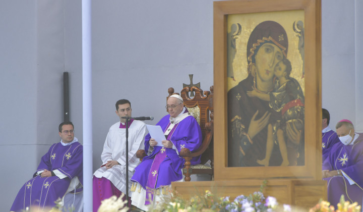 Papež Frančišek med sveto mašo na Malti (foto: Divisione Produzione Fotografica)