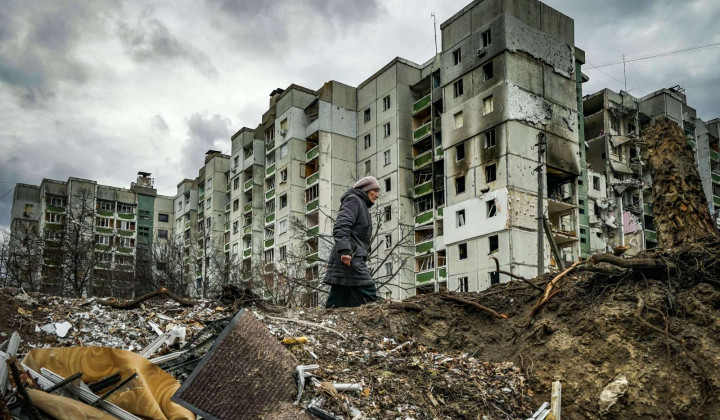Vojna v Ukrajini. Uničene stavbe po ruskem raketiranju Cernigova. (foto: dpa/STA)