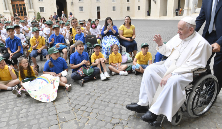 Papež na vozičku (foto: Divisione Produzione Fotografica)