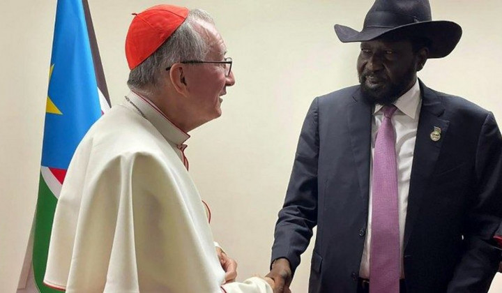Kardinal Pietro Parolin s predsednikom Južnega Sudana (foto: Vatican News)