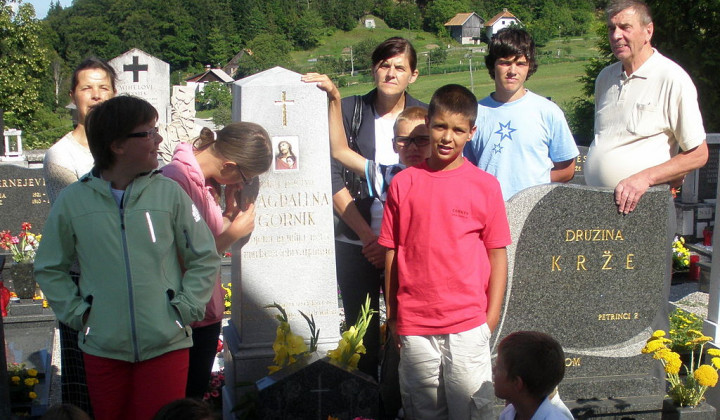 Romarji na grobu Magdalene Gornik (foto: Wikipedia)