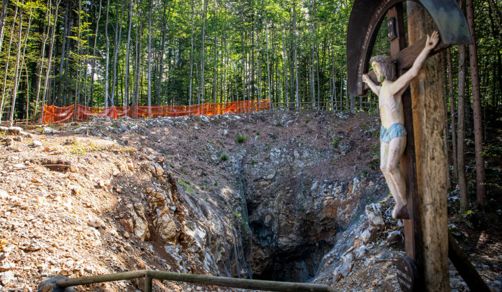 Brezno pod Macesnovo gorico (foto: Kabinet Vlade Republike Slovenija)