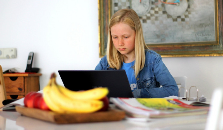 Objave na internetu močno vplivajo na samopodobo mladostnikov (foto: PixaBay)