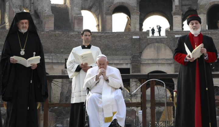 Molitev za mir v rimskem Koloseju (foto: Vatican News)
