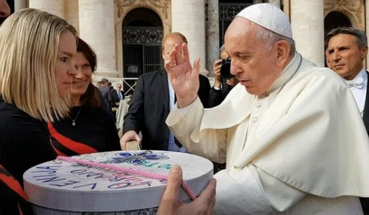 Papež blagoslovil Radio Ognjišče (foto: Rok Mihevc)