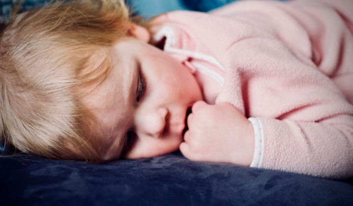 Speči otrok - najlepši prizor za starše (foto:  Jelleke Vanooteghem / Unsplash)