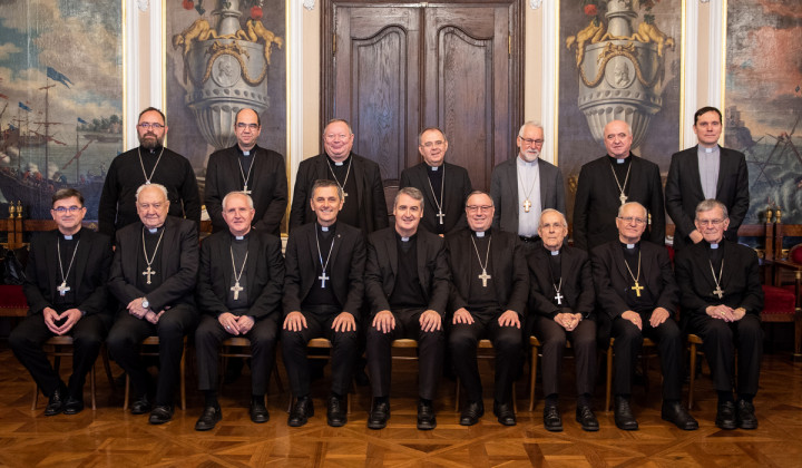 Slovenski škofje z gosti iz tujine (foto: Rok Mihevc)