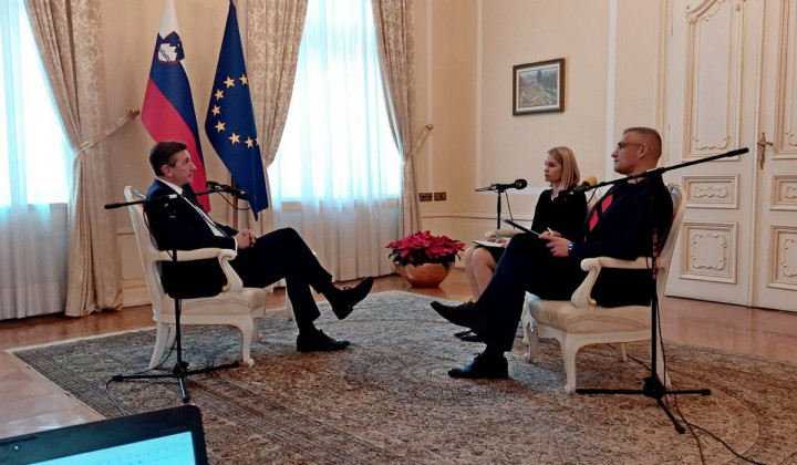 Marta Jerebič in Alen Salihović v pogovoru s predsednikom Borutom Pahorjem (foto: Marko Zupan)