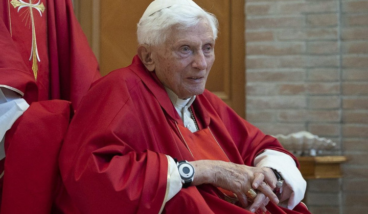 Zaslužni papež Benedikt XVI. (foto: Vatican Media)