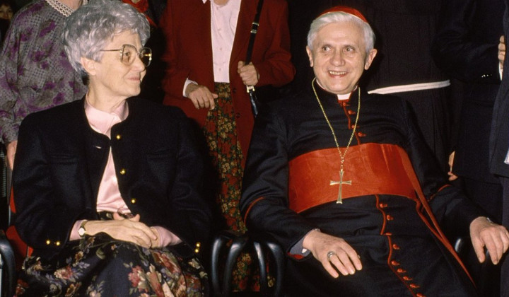 Ustanoviteljica Gibanja fokolarov Chiara Lubich s kardinalom Josephom Ratzingerjem (foto: Gibanje fokolarov)