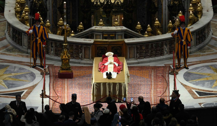Pokojni zaslužni papež Benedikt XVI. (foto: Vatican Media)