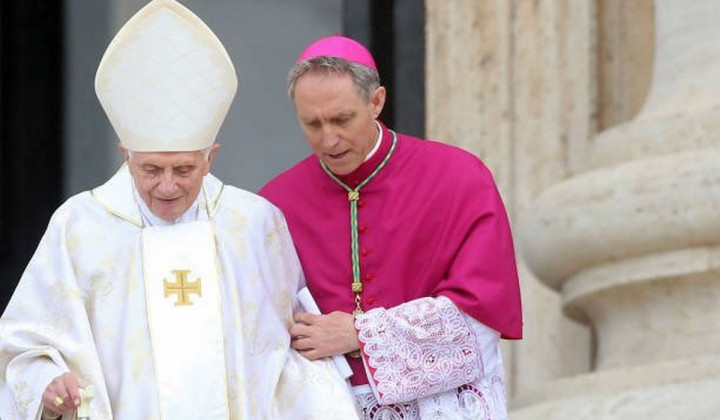 Georg Gänswein s papežem Benediktom XVI. (foto: Twitter profil Georga Gänsweina)