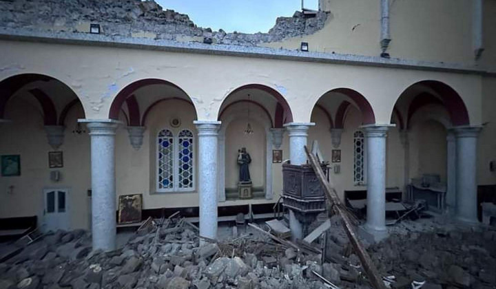 Porušena katedrala v Iskenderunu (foto: Karitas Turčija)