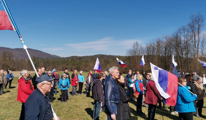 Protest kmetov, lastnikov in ljudi, ki zahtevajo čisto pitno vodo - gradbišče kanalizacije C0 (foto: ARO)