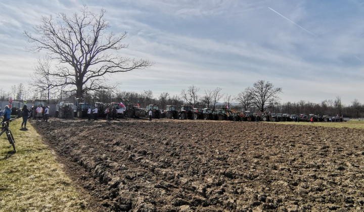 Kmetom včasih ne preostane drugega kot protest Kmetom včasih ne preostane drugega kot protest (foto: ARO)