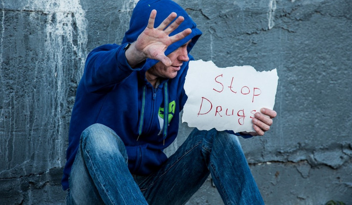Ne sodimo. Ne vemo, kaj ga je privedlo v kremplje drog in zasvojenosti. Delujmo preventivno.  (foto: PixaBay)