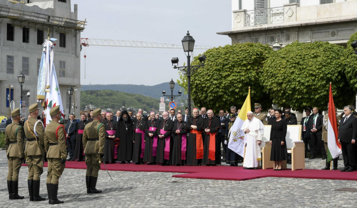 Slovesnost pred predsedniško palačo (foto: Vatican News)
