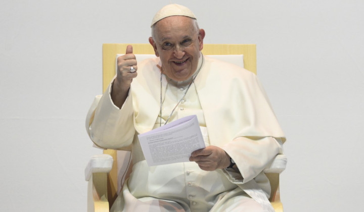 Papež med nagovorom mladim (foto: Vatican News)