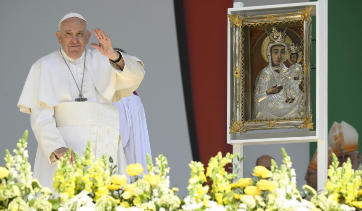 Papež pri maši na trgu v Budimpešti (foto: Vatican News)