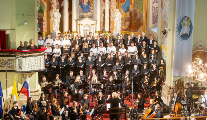 Mešani zbor in simfonični orkester (foto: Matjaž Maležič)
