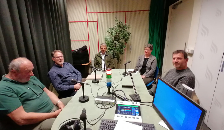 Stane Bergant, Andrej Andoljšek, Lado Bradač, Mateja Blažič in Miha Marenče v oddaji Pogovor o (foto: ARO)