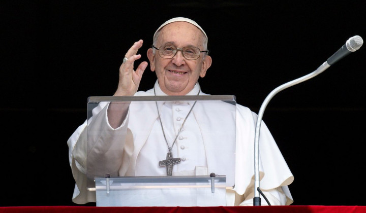 Papež Frančišek po operaciji (foto: Vatican Media)