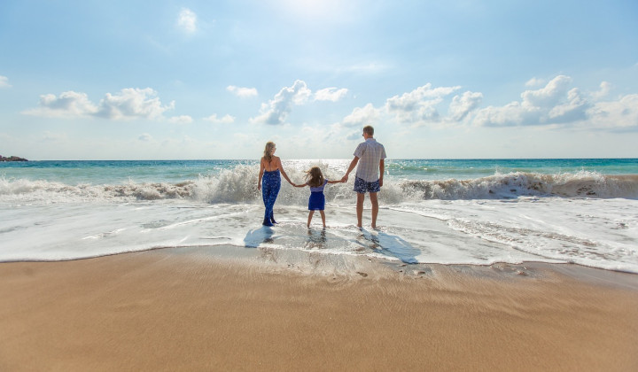 Morje, počitnice, družina (foto: Pixabay)