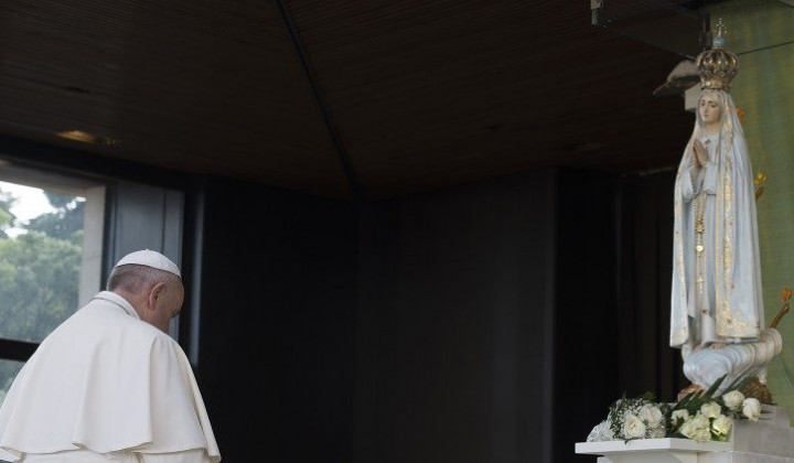 Papež v Fatimi leta 2017 (foto: Vatican News)