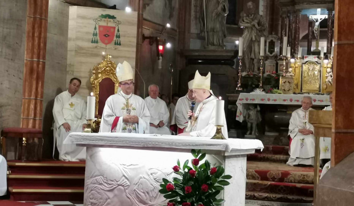 Škof Maksililijan Matjaž in nuncij Speich (foto: ARO)