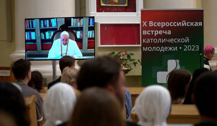 Mladi Rusi na srečanju s papežem (foto: Vatican News)