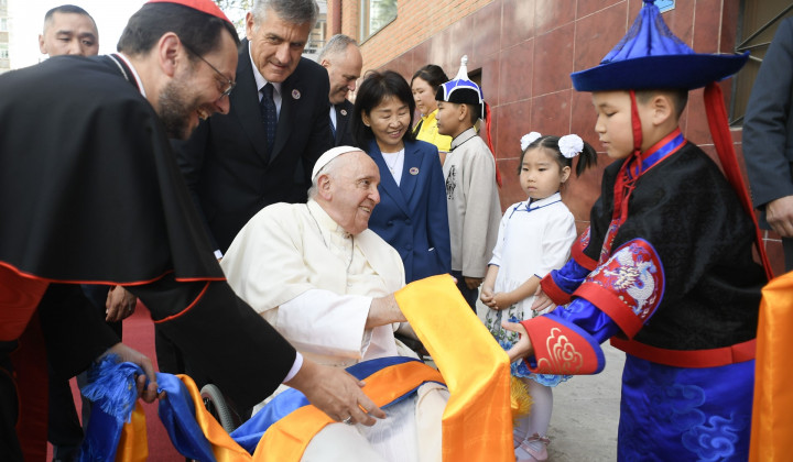 Papež v Mongoliji (foto: Vatican Media)