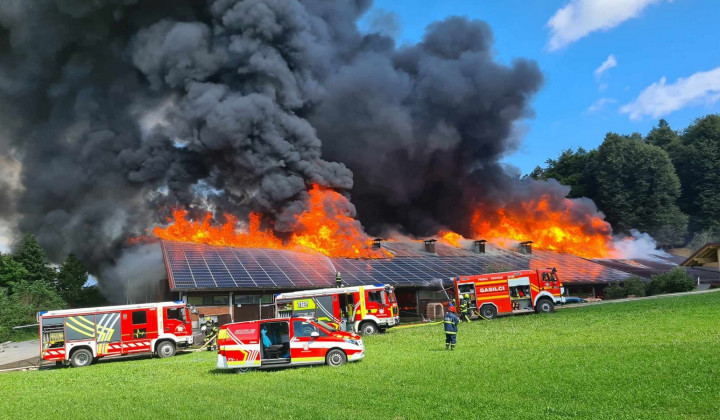 Požar na kmetiji Mis (foto: TV Medvode)