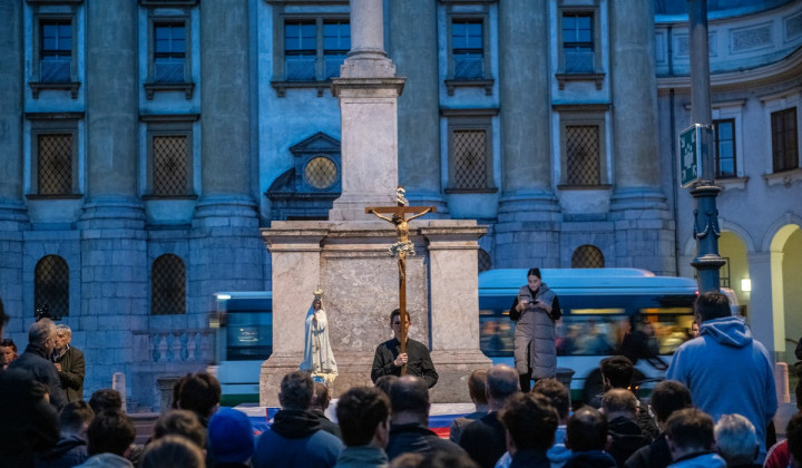 Javna molitev rožnega venca v organizaciji Katoliške mladine (foto: Rok Mihevc)