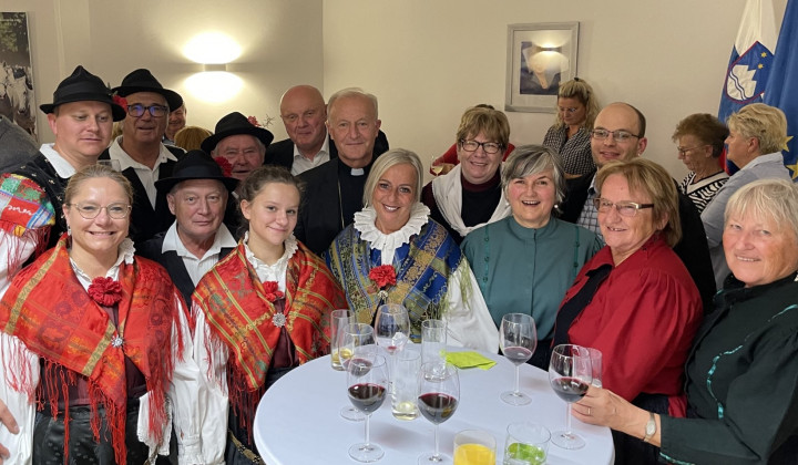 Veselje Slovencev v Münchnu ob novem župniku (foto: Osebni arhiv škofa Antona Jamnika)