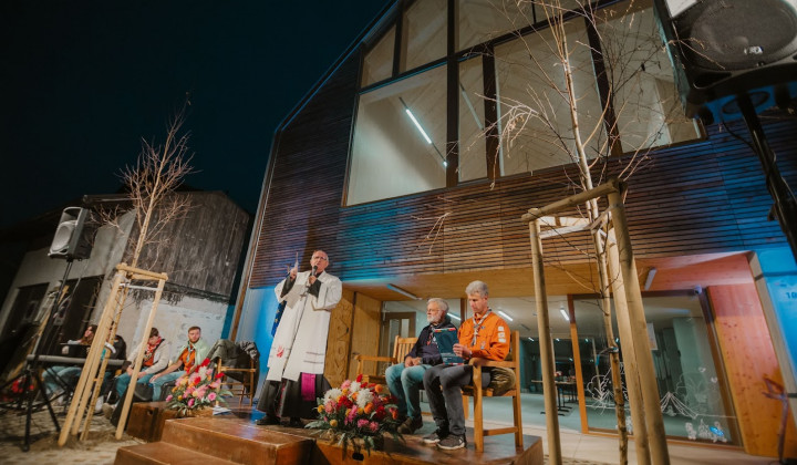 Nadškof Stanislav Zore je blagoslovil nov skavtski dom (foto: ZSKSS)