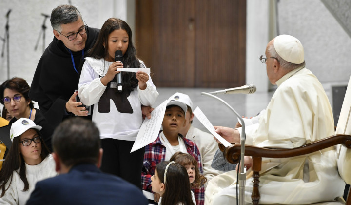 Papež na srečanju z otroki z vsega sveta (foto: Vatican Media)