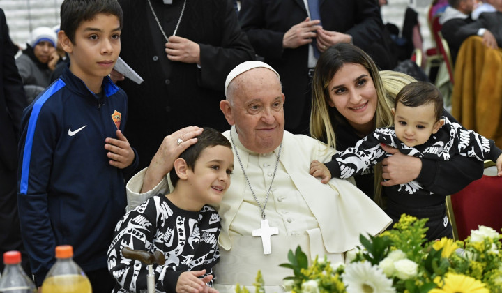 Papež na kosilu z revnimi (foto: Vatican News)