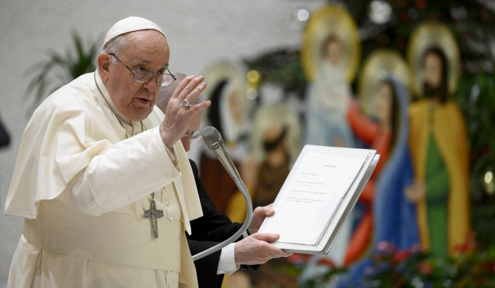 Papež podeljuje blagoslov na avdienci (foto: Vatican News)